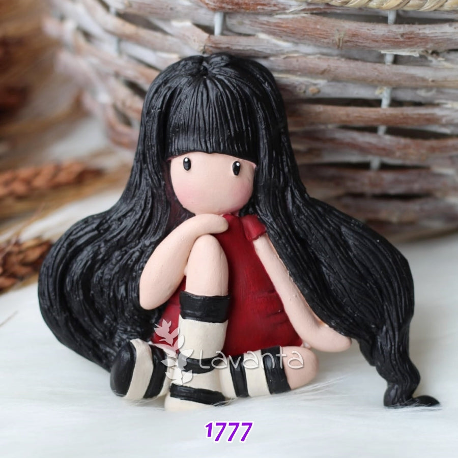 Oturan Gorjuss Kız Kokulu Taş Kalıbı