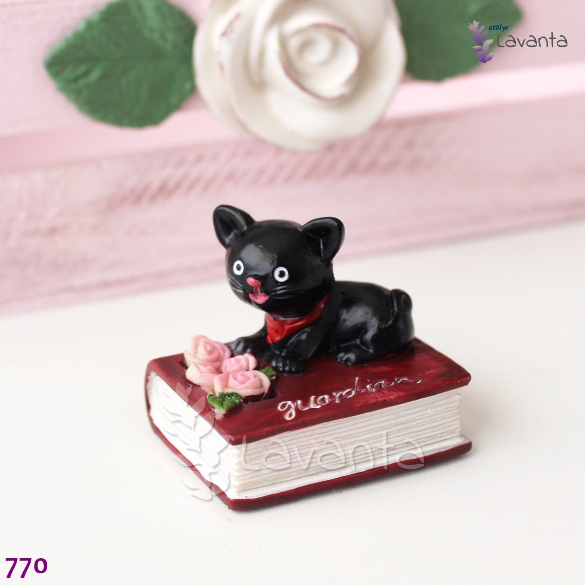 Kitap Üstünde Kedicik Silikon Kalıbı