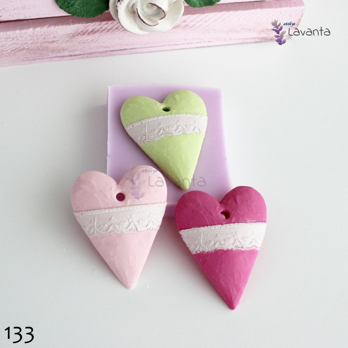 Ortası Dantel Detaylı Kalp Silikon Kalıbı