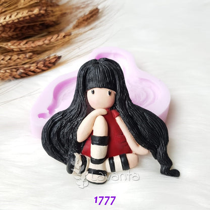 Oturan Gorjuss Kız Kokulu Taş Kalıbı