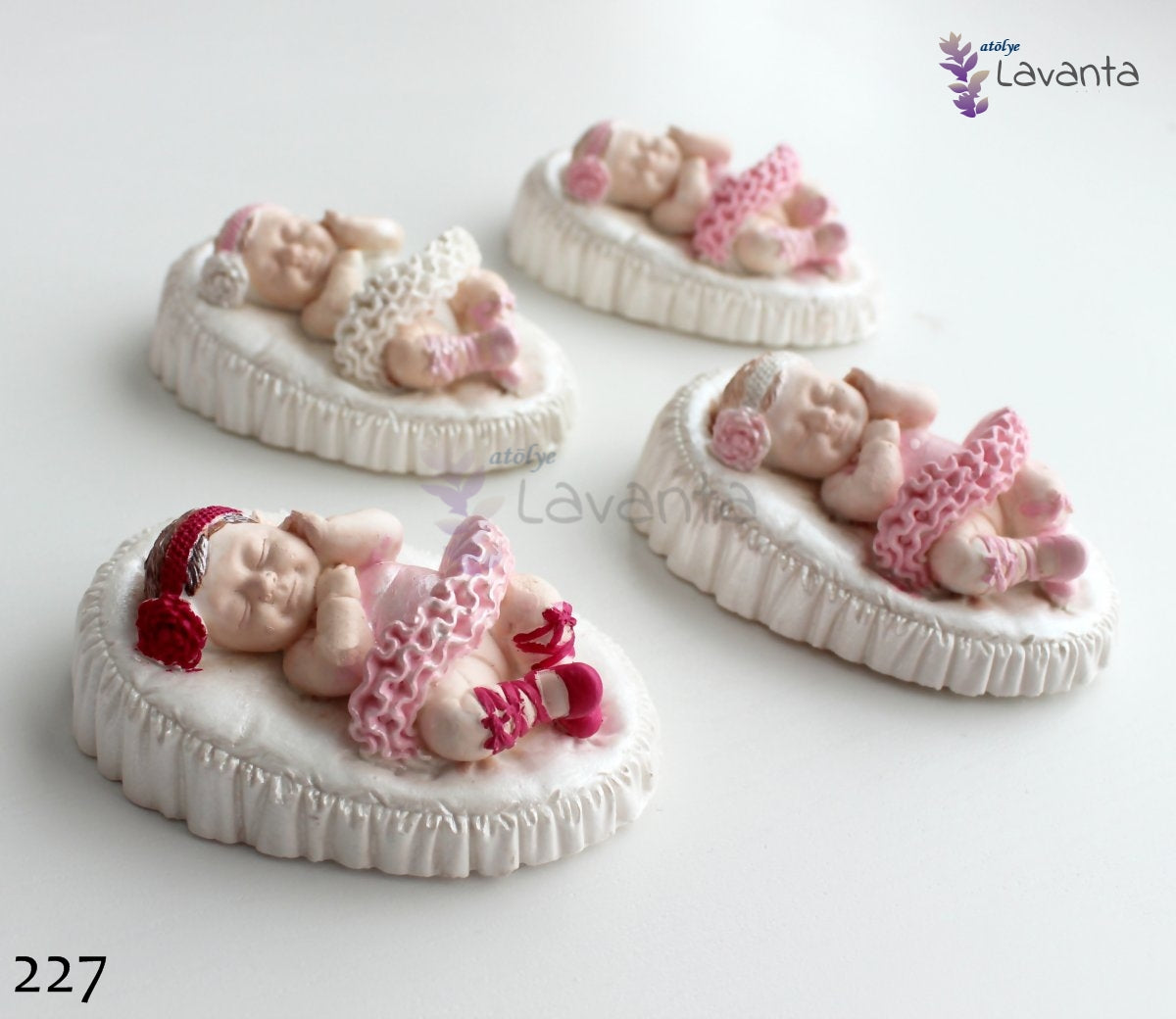 Yastıkta Yatan Kız Bebek Silikon Kalıbı